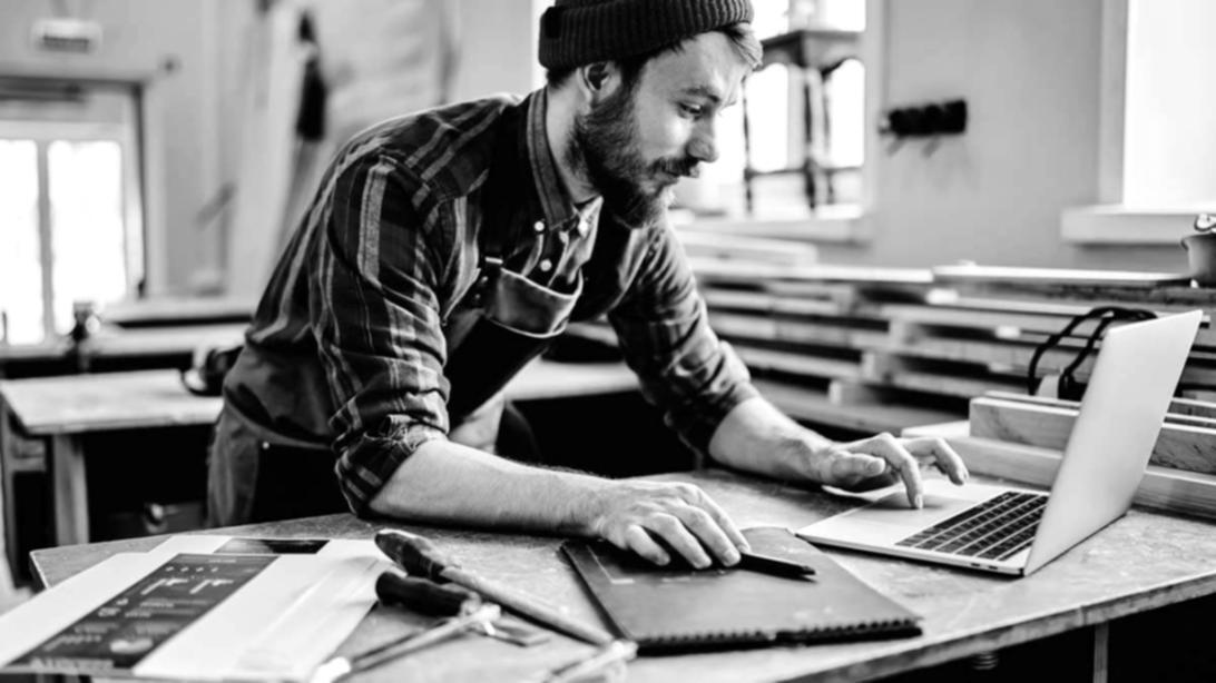 Teilnehmer beim praktischen Finanztraining